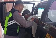 Polsek Bobotsari Respons Cepat, Antar Tukang Becak Sakit ke Puskesmas