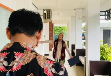 Di Balik Momen Wisuda, Ada Fotografer yang Mengabadikan Kebahagiaan