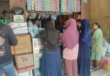 Kenaikan Harga plastik di Pasar Bawang Adiwerna Membuat Pedagang Kecil Panik