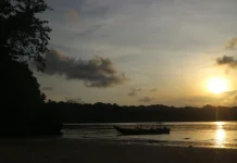 Perahu Wisata Teluk Penyu Layani Rute Pantai Pasir Putih
