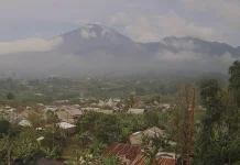 Pendakian Gunung Slamet Ditutup, Warga Beraktivitas Seperti Biasa