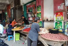 Harga Bahan Pokok di Pasar Wage Mulai Stabil