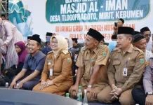 Bupati Kebumen dan KH Anwar Zahid Sapa Ribuan Jemaah di Mirit