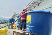 PMI Kabupaten Tegal Distribusikan Air Bersih ke Warga Terdampak Tanah Bergerak