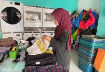 Harga Plastik Naik, Usaha Laundri Terdampak