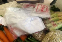 Harga Plastik Melambung Tinggi, Pedagang Pasar Kurangi Pembelian Plastik Kresek