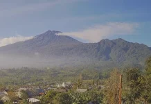Aktivitas Vulkanik Meningkat, Pendakian Gunung Slamet Ditutup Radius 3 Kilometer