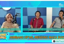 Daripada Bermain HP, Lebih Baik Membaca Buku