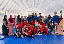 Mahasiswa Gelar Sekolah Darurat Pascabanjir di Batuhula