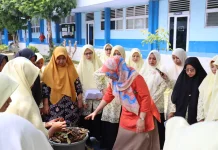 UMP Latih Perempuan Muda Bumiayu Produksi Pupuk Organik Cair
