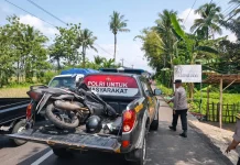Polsek Karanganyar Lakukan Penanganan Awal Kecelakaan Tunggal Pemotor Meningga