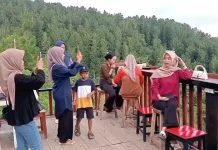 Ngopi Ditengah Hutan Pinus, Kawungan Coffee Jadi Destinasi Favorit Wisatawan