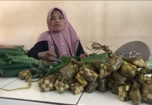Jelang Idul Adha, Permintaan Lontong-Ketupat Meningkat Tajam