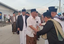 Gubernur Jateng Salat Iduladha bersama Warga Huntara Desa Padasari