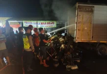Kebakaran Truk Paket di Adiwerna, Kerugian Jutaan Rupiah