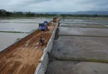 Pembangunan Ruas Jalan Sibalung-Pandak Dukung Produktivitas Petani