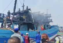 Kapal Terbakar saat Bersandar di kawasan PPN Tegalsari, Diduga Akibat Korsleting