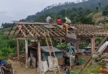 Tak Kebagian Huntara, Warga Padasari Kembali Bangun Rumah di Zona Berbahaya