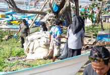 Laut Cilacap Hadapi Ancaman Overfishing dan Sampah Plastik