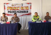 Polres Kebumen Salurkan Bantuan Perlengkapan Sekolah untuk 15 Pelajar di Ayah