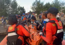 Diduga Terjatuh saat Memancing, ABK Cakra Mandiri Meninggal di Evakuasi Tim SAR