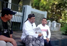 Telusuri Jejak Leluhur, Tim Jelajah Babad Sambangi Dua Makam Bersejarah
