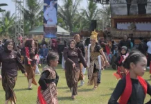 Nguri-uri Tradisi, Warga Desa Masaran Gelar Ruwat Bumi dan Kirab 15 Gunungan
