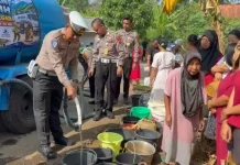 Polres Banjarnegara Salurkan Air Bersih ke Warga yang Tedampak Kekeringan