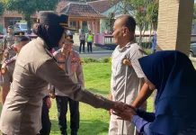Anjangsana Hari Bhayangkara ke-80, Polres Purbalingga Kunjungi Anggota Sakit
