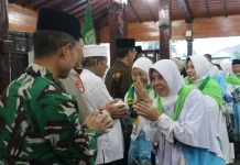 Ribuan Masyarakat Banjarnegara Sambut Kepulangan Jemaah Haji Kloter 69
