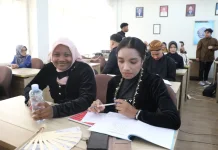 Mahasiswa PGSD UMP Kenalkan Macapat kepada Mahasiswa Asing