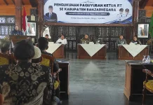 Zulkifli Hasan Kukuhkan Paguyuban Ketua RT se-Banjarnegara