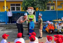 Satlantas Polres Purbalingga Gunakan Badut dan Wayang Sosialisasi Tertib Lalin