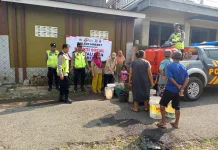 Polsek Mrebet Salurkan 5.000 Liter Air Bersih untuk Warga Terdampak Kekeringan