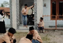 Rashdul Qiblat: Mahasiswa KKN UNUGHA Verifikasi Arah Kiblat Warga di Desa Cingebul