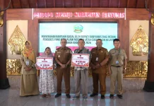 Pemkab Banyumas Salurkan Bansos kepada 26 Penderes Gula Kelapa