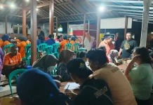 Mahasiswa KKN UNUGHA Turut Sukseskan Donor Darah Sukarela di Desa Kedunggude