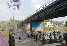 Warga Bersama TNI, Polri, dan DLH Banyumas Bersihkan Aliran Sungai Banjaran