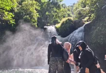 Curug Ambyar Banyumas Tawarkan Pengalaman Trekking dan Ayunan Ikonik