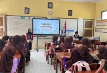 KKN UIN Saizu Edukasi Menabung dan Praktik Membuat Celengan Kreatif