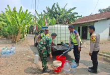Polsek Kemangkon Salurkan Bantuan Air Bersih untuk Warga Desa Kalialang
