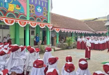 SDN 2 Dukuhwaluh Jadikan Upacara Bendera Sarana Bangun Kedisiplinan Siswa