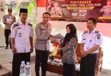 Penyerahan Kunci Rumah Hasil Rehab Wujud Kepedulian Polri untuk Masyarakat