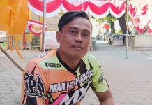 Jelang HUT Ke-81 RI, Pernak-Pernik Merah Putih Mulai Dijajakan di Pinggir Jalan