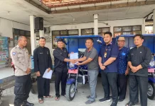 Anggota DPRD Kota Tegal Serahkan Bantuan Pokir Kendaraan Pengangkut Sampah