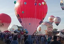 Puluhan Balon Udara Bergambar Program Prabowo Hiasi Langit Wonosobo