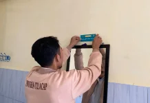 Aksi Mahasiswa KKN UNUGHA Hadirkan Papan Edukasi Untuk Warga
