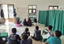Mahasiswa KKN UNUGHA Cilacap Gelar Kelas Bahasa Inggris di Desa Mulyadadi