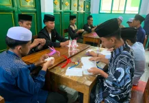 Mahasiswa KKN UIN Saizu Dorong Wirausaha Santri lewat Pelatihan Kerajinan Tangan