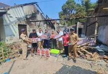 PMI Tegal Salurkan Bantuan untuk Tiga Keluarga Korban Kebakaran di Suradadi